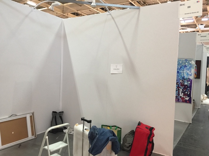 Art3f à Paris en janvier 2017 : installation du stand de BB (Gomme-Art Studios)
