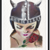 Belinda - Portrait aux stylos bille couleur d'une bikeuse avec une rose sur papier à grain - Cadre noir et passe-partout blanc.