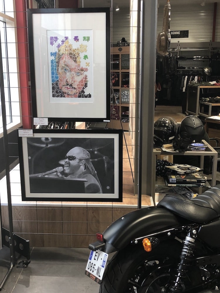 Exposition Harley - Tableaux de Johnny Hallyday et Stevie Wonder.