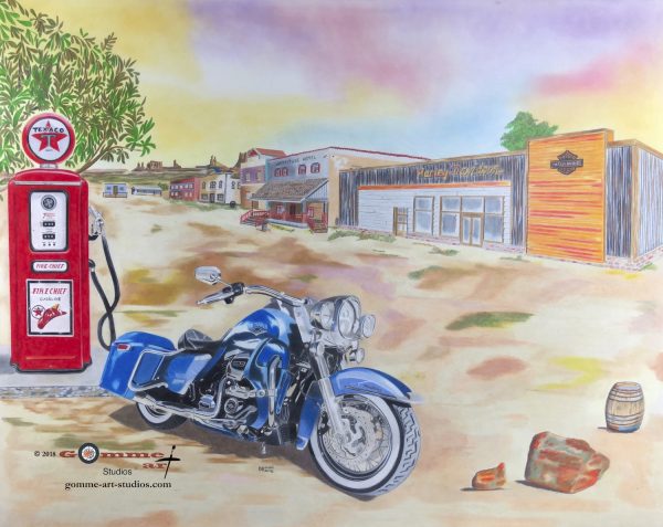 Moto Harley-Davidson bleue près d'une pompe à essence rouge. Paysage avec Monument Valley au loin.