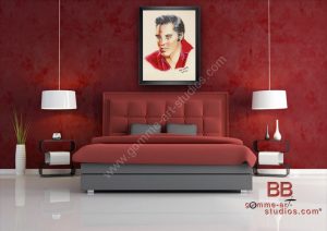 Elvis Presley - Portrait couleur dans un cadre noir au mur d'un salon.