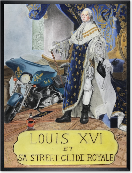 Tableau représentant Louis XVI en costume de sacre et posant aux cotés d'une moto Harley Street Glide, encadré d'un cadre fin en bois veiné noir.