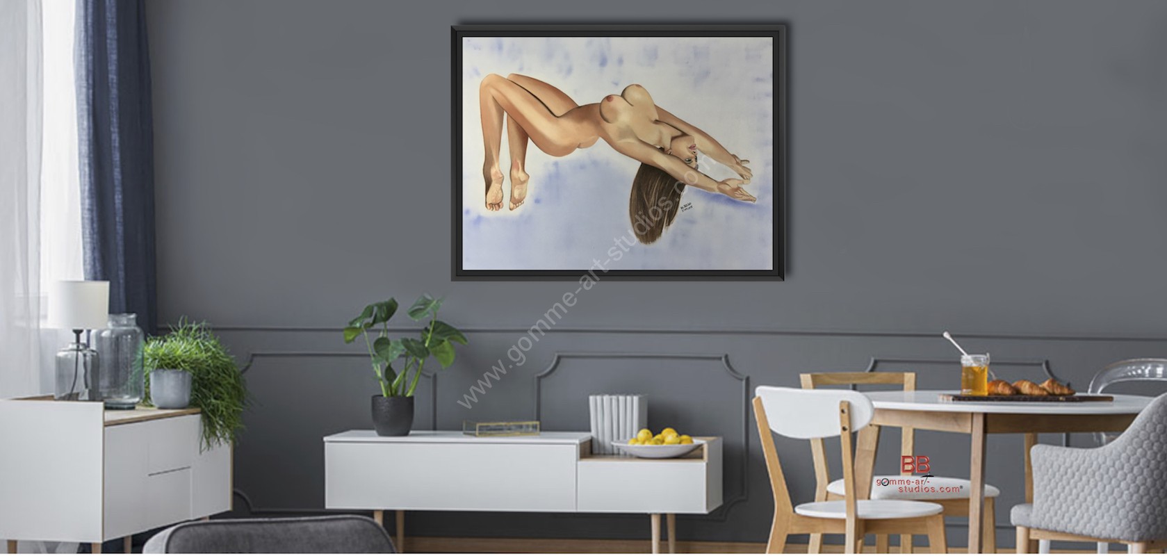 Nu1 - peinture encadrée à l'huile d'un nu féminin et accrochée au mur d'un salon..