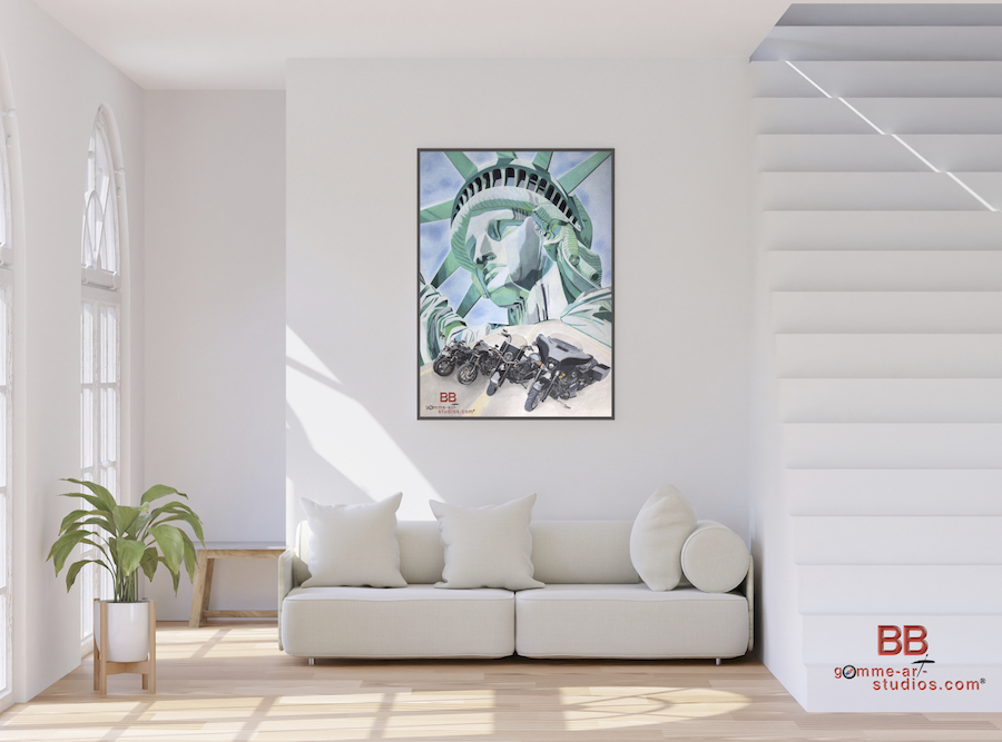 Liberty Hog - Statue de la liberté et Harley-Davidson par l'artiste BB - Crayons de couleur - Format 76 x 56 cm - Tableau accroché au mur d'un salon.