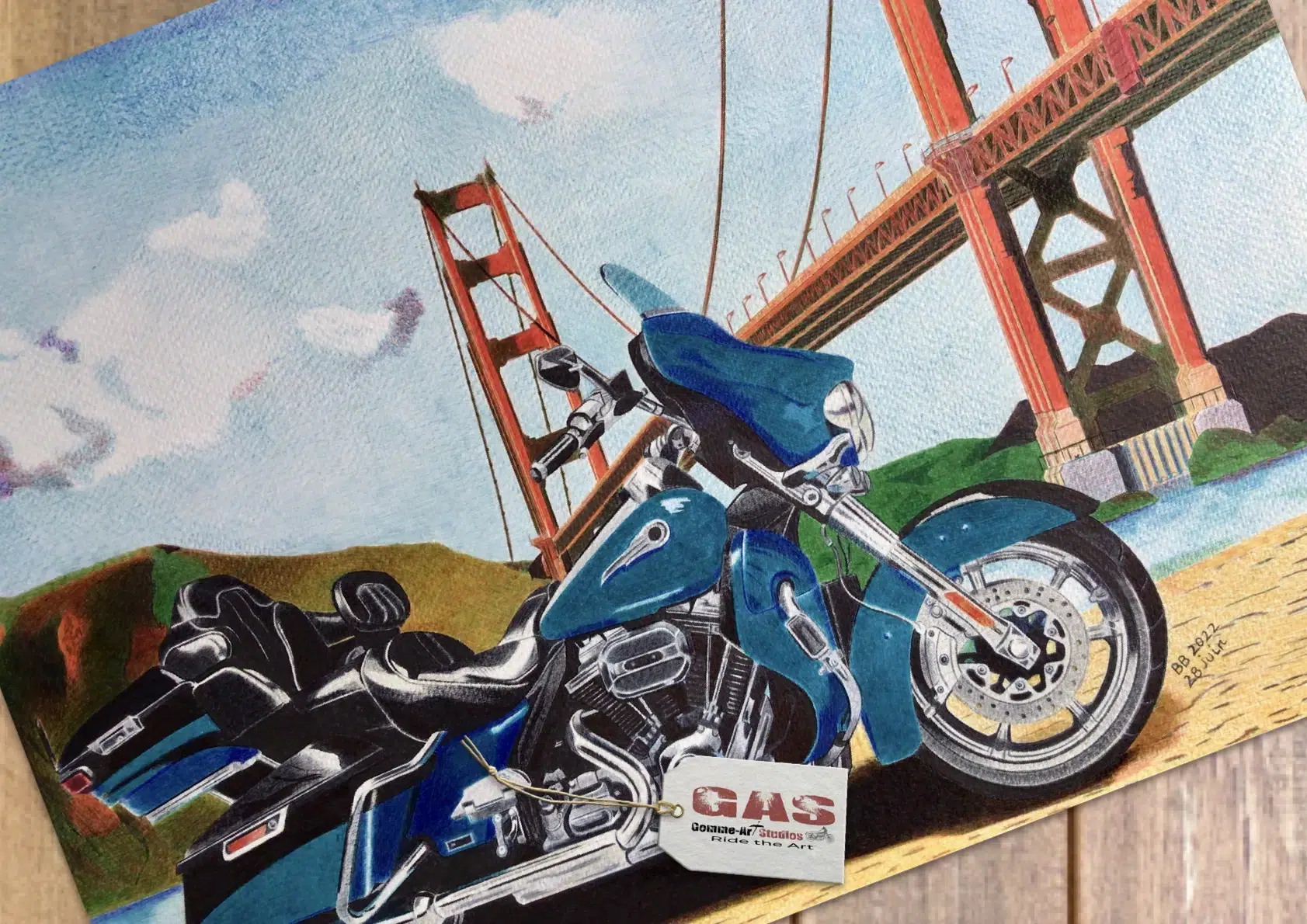 harley-cvo-sfo-gomme-art-studios-28juin2022 Harley CVO garé en contrebas du Golden Gate Bridge de San Francisco. Stylos à bille couleur par l'artiste BB de Gomme-art studios.