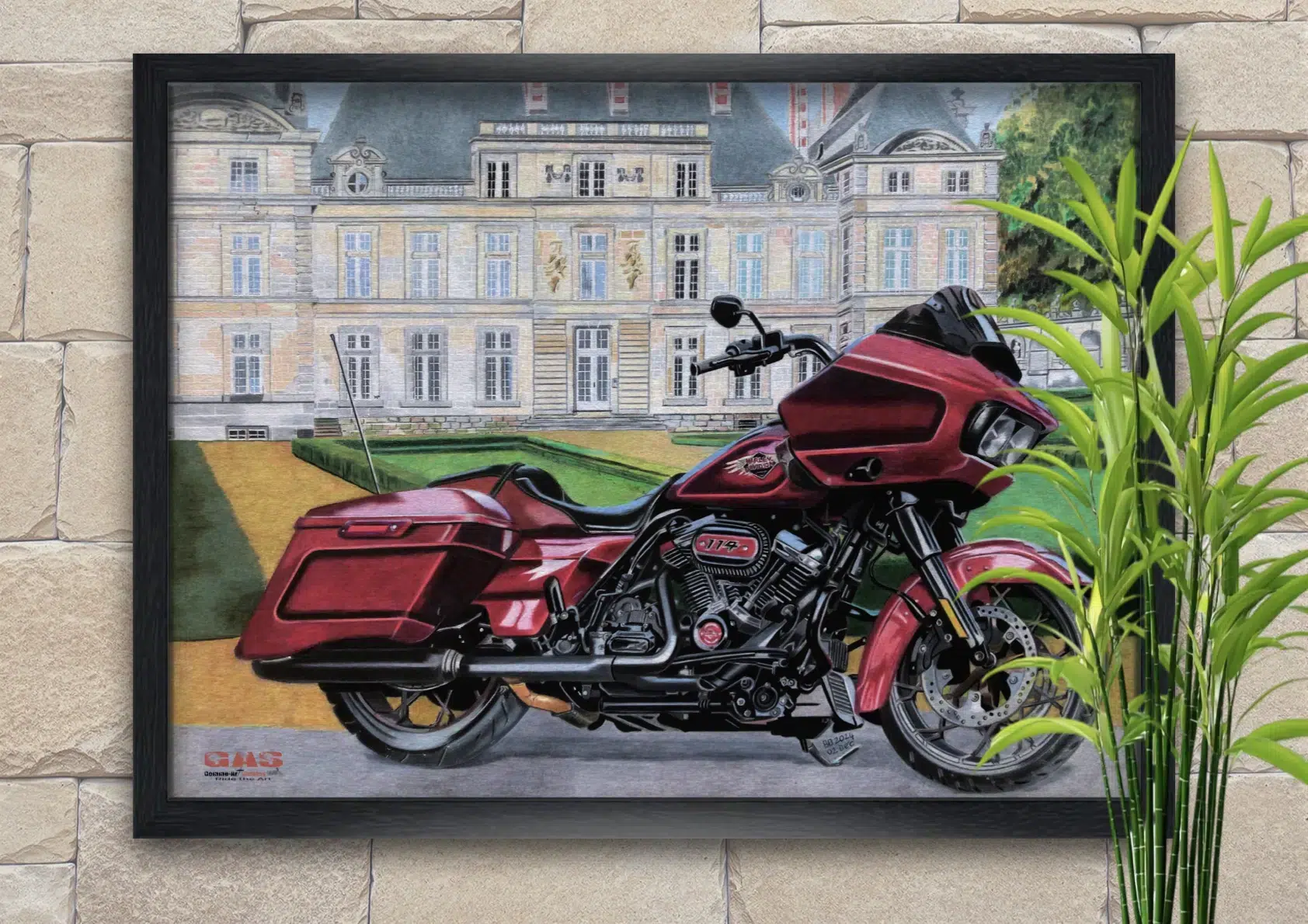harley-road-glide-raray-02dec2024-cadre-noir-gomme-art-studios Tableau en format paysage représentant un Road Glide de chez Harley, spécial 120e anniversaire, garé devant le château de Raray (Oise). Crayons de couleur. Tableau dans un cadre noir. Réalisation du tableau par l'artiste BB de Gomme-art Studios.