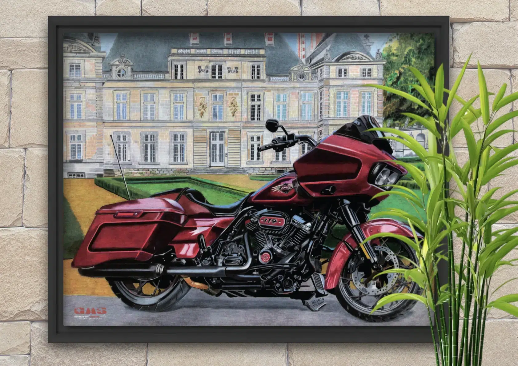 harley-road-glide-raray-02dec2024-caisse-americaine-gomme-art-studios Tableau en format paysage représentant un Road Glide de chez Harley, spécial 120e anniversaire, garé devant le château de Raray (Oise). Crayons de couleur. Tableau dans une caisse américaine. Réalisation du tableau par l'artiste BB de Gomme-art Studios.