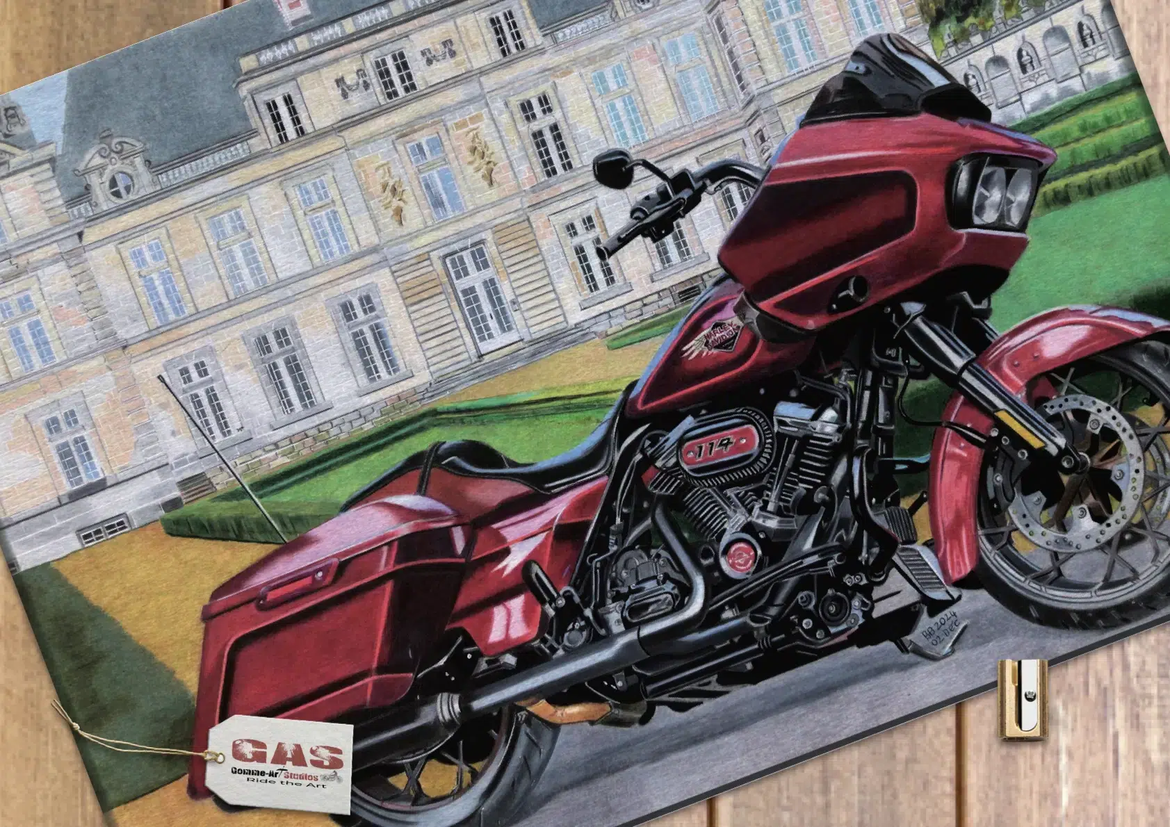 harley-road-glide-raray-crayons-couleurs-gomme-art-studios-02dec2024 Road Glide Raray - Représentation de la Road Glide 120è anniversaire de chez Harley-Davidson devant le château de Raray, Oise, aux crayons de couleur par l'artiste BB de Gomme-art Studios - 40 x 30 cm.