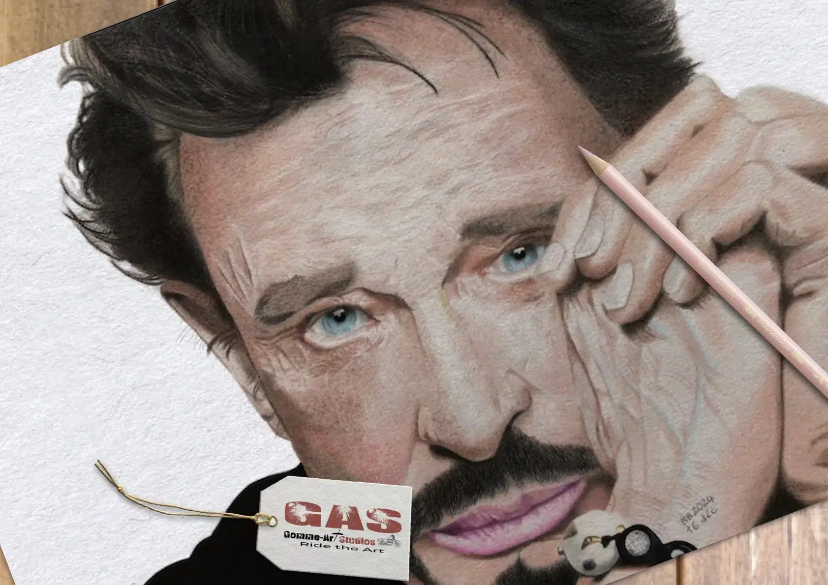 Ma gueule - Portrait de Johnny Hallyday aux crayons de couleur par l'artiste BB de Gomme-art Studios - Format 65 x 50 cm.