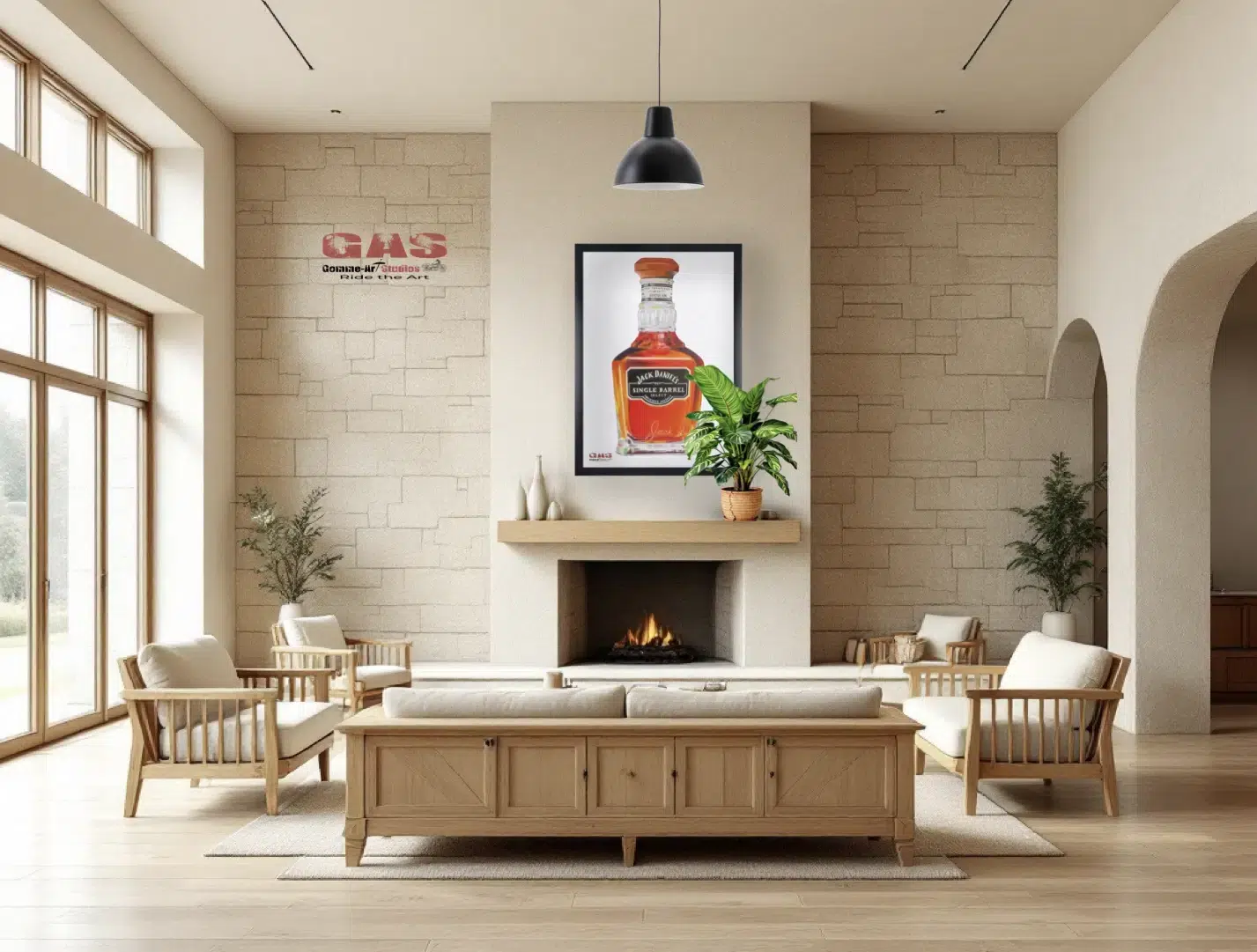 Tableau au format rectangulaire représentant une bouteille de Jack Daniel's. Huile sur toile. Tableau accroché au mur en pierres d'un salon, au-dessus d'une cheminée, et mis en valeur par un cadre noir. Réalisation du tableau par l'artiste BB de Gomme-art Studios.