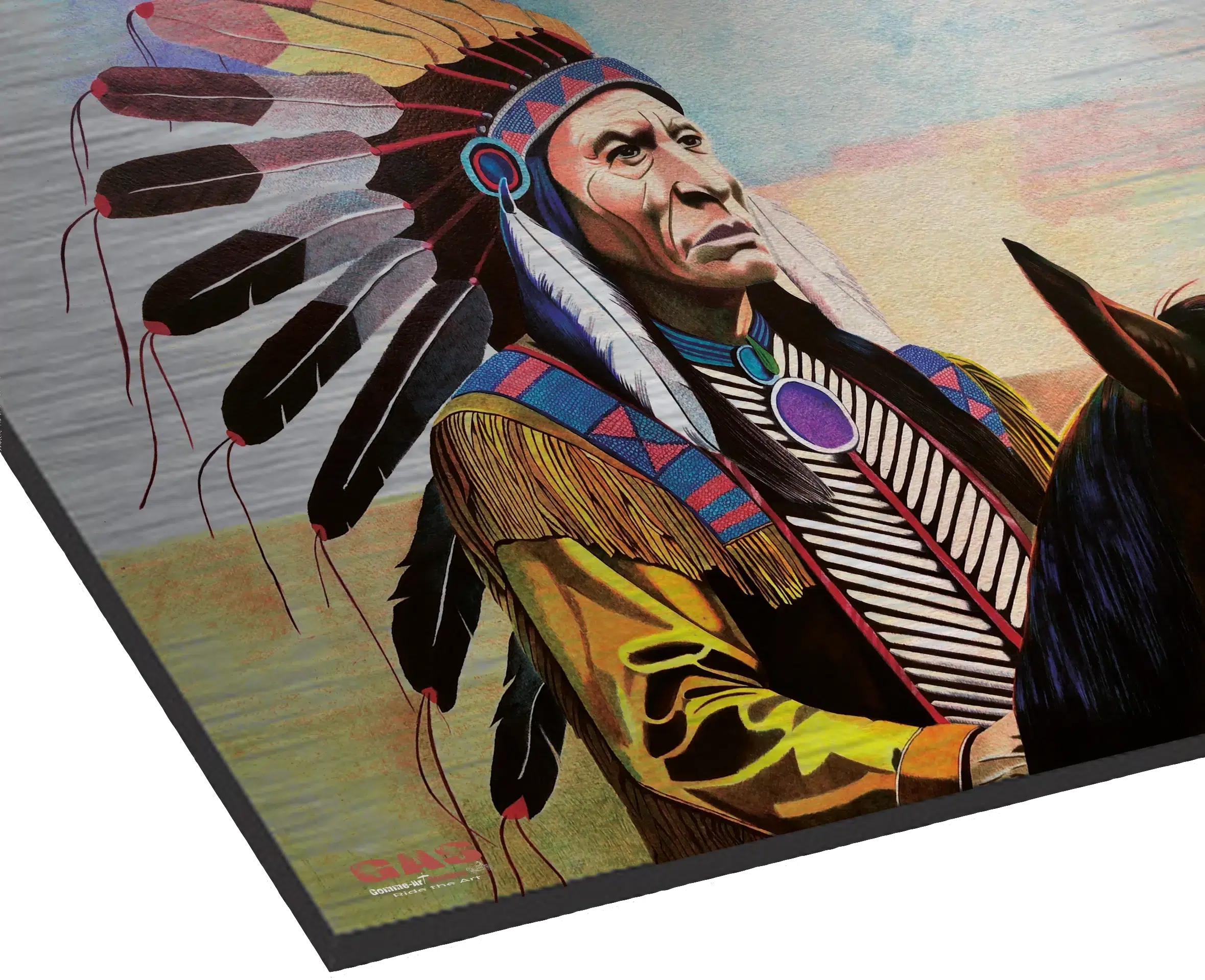 portraits-mythiques-sacred-spirit-28mars2025-alu-dibond-gomme-art-studios Tableau en format paysage représentant un Amérindien sur son cheval. L'Amérindien contemple les grandes plaines s'étendant devant lui. Stylos à bille couleur. Reproduction du tableau sur plaque AluDibond. Réalisation du tableau par l'artiste BB de Gomme-art Studios.