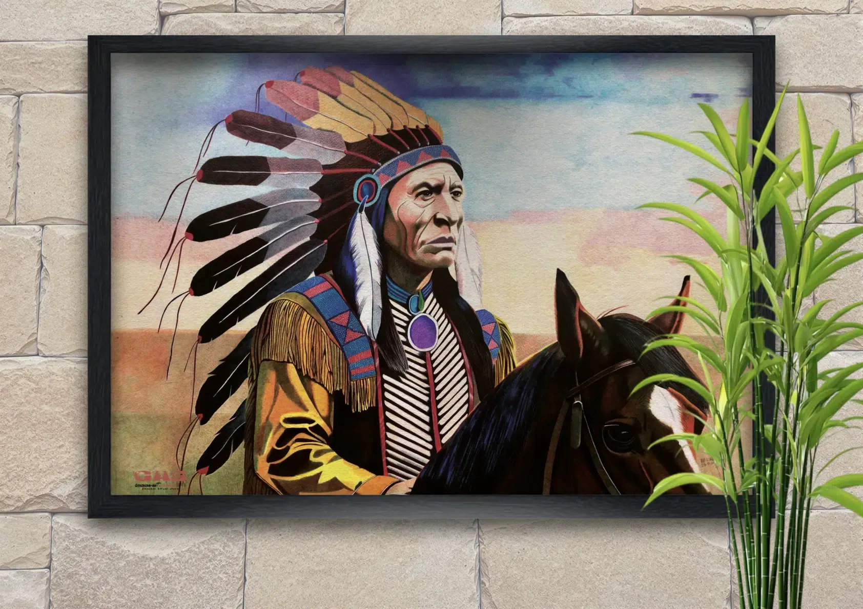 portraits-mythiques-sacred-spirit-28mars2025-cadre-noir-gomme-art-studios Tableau en format paysage représentant un Amérindien sur son cheval. L'Amérindien contemple les grandes plaines s'étendant devant lui. Stylos à bille couleur. Tableau entouré d'un cadre noir et accroché au mur. Réalisation du tableau par l'artiste BB de Gomme-art Studios.