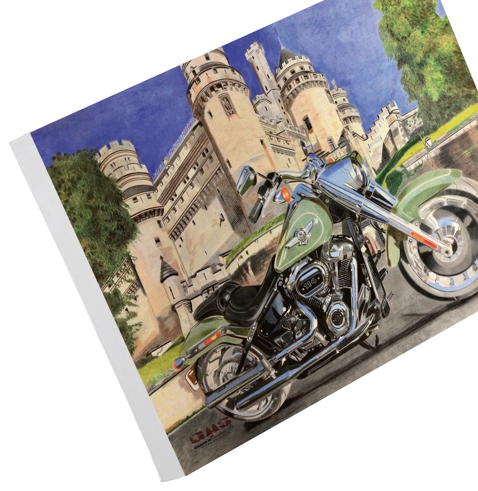 harley-fatboy-pierrefonds-29avr2022-toile-sur-chassis-gomme-art-studios Tableau au format paysage représentant un Fatboy Harley-Davidson devant le château de Pierrefonds. Crayons de couleur. Reproduction sur toile. Réalisation du tableau par l'artiste BB de Gomme-art Studios.